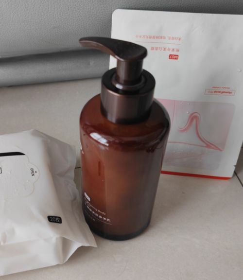 肌养堂科丝美诗：4重玻尿酸保湿美白成分安全PG麻将胡了网站入口身体乳哪个牌子的好用？(图9)